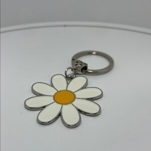 Charming Daisy Keychain - White and Yellow